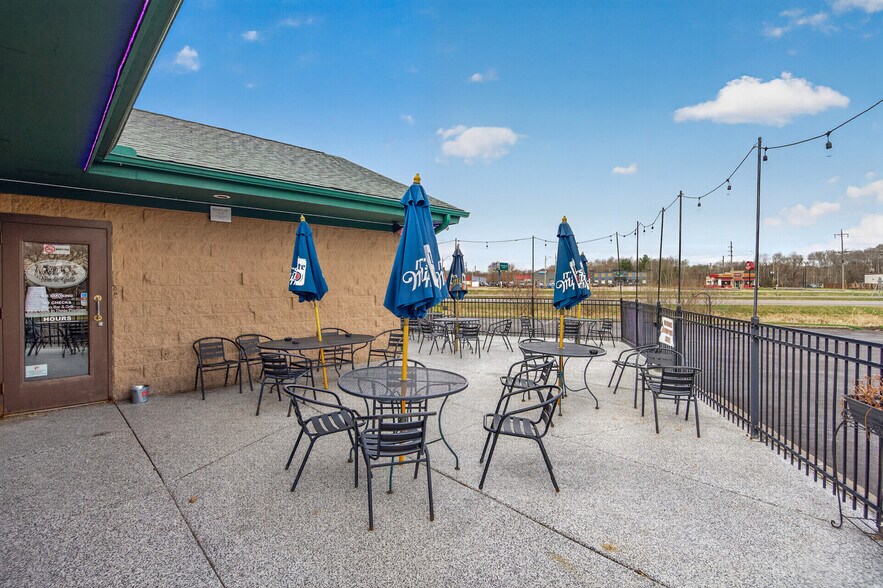 More Photos Of 17646 NE Central Ave, Ham Lake Restaurant For Sale