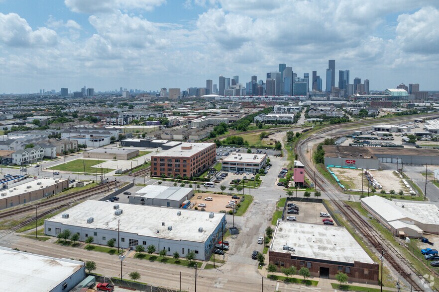 More Photos Of 3420 Rusk St, Houston Loft Creative Space For Lease