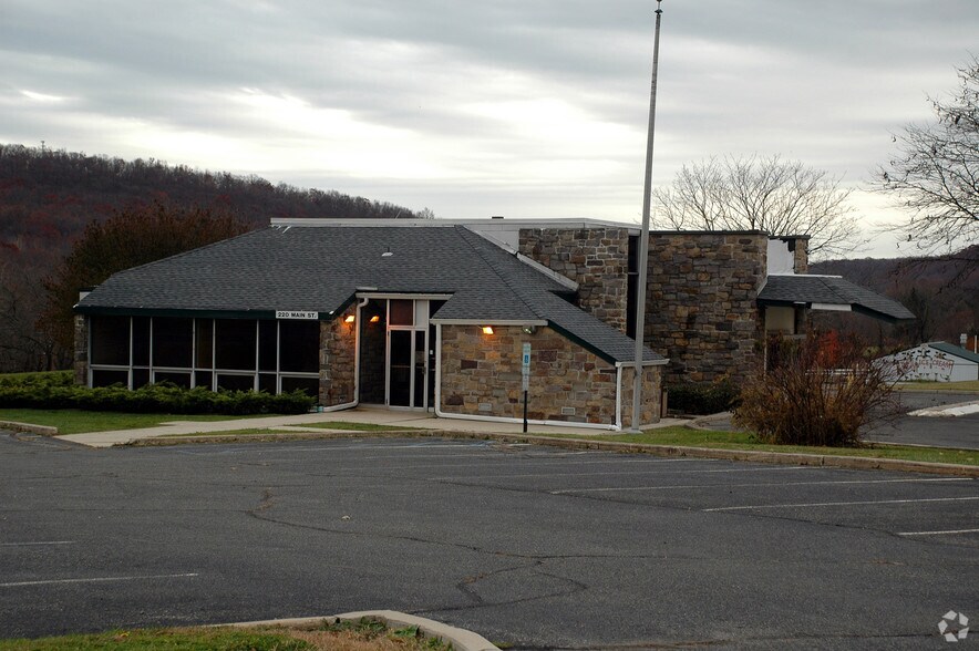 Primary Photo Of 220 Main St, Glen Gardner Medical For Sale