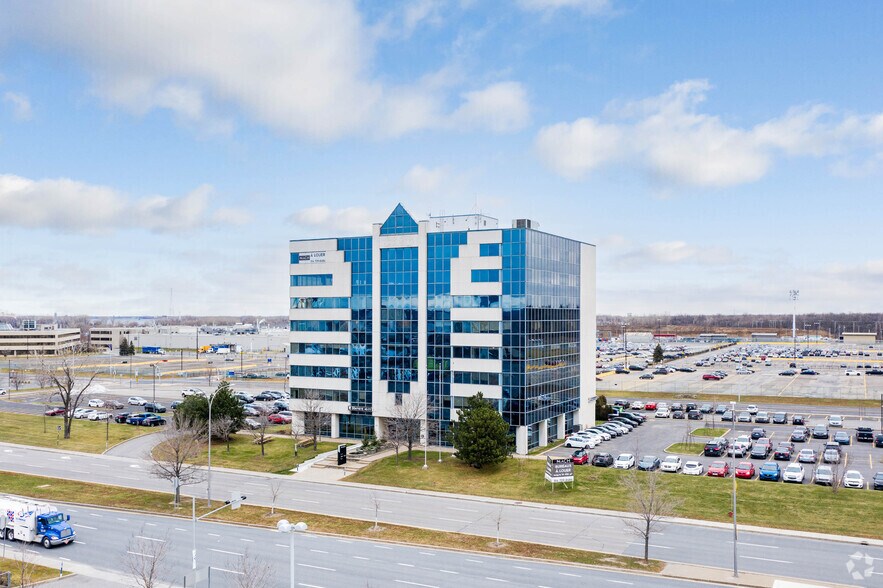 More Photos Of 101 Boul Roland-Therrien, Longueuil Office For Lease