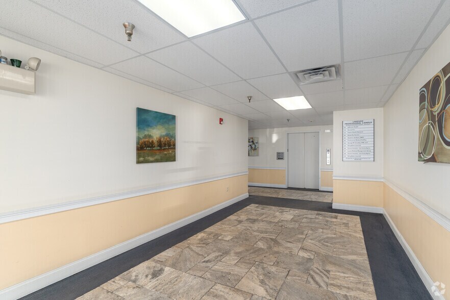 More Photos Of 190 N Evergreen Ave, Woodbury Office For Lease