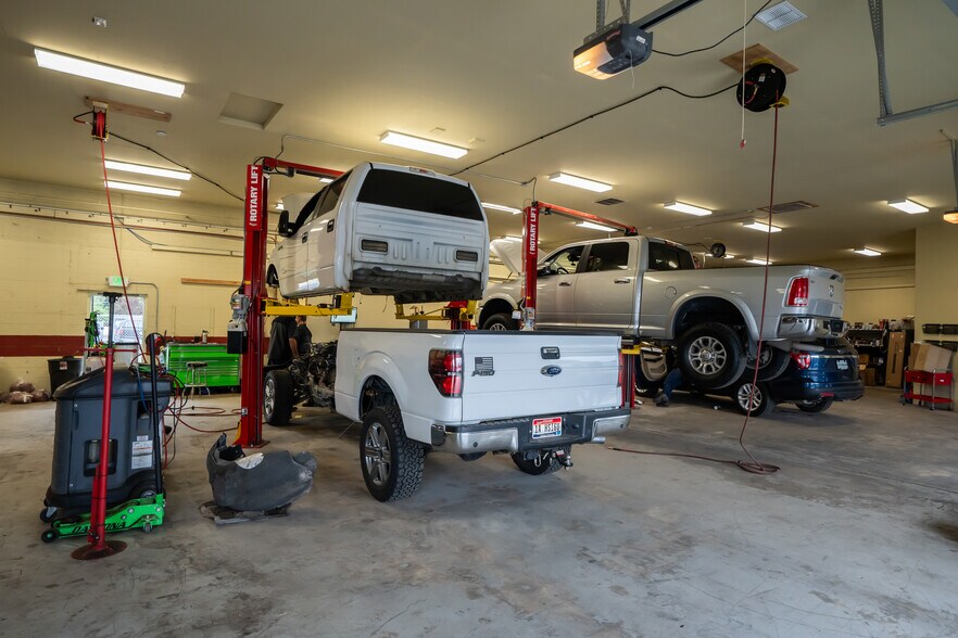 More Photos Of 211-221 11th Ave N, Nampa Auto Repair For Sale