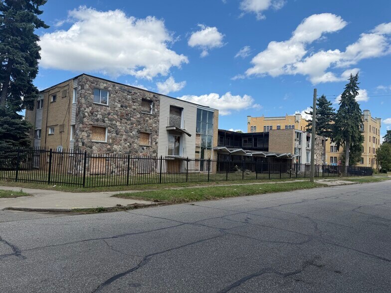 Primary Photo Of 820-830 Merton Rd, Detroit Apartments For Sale