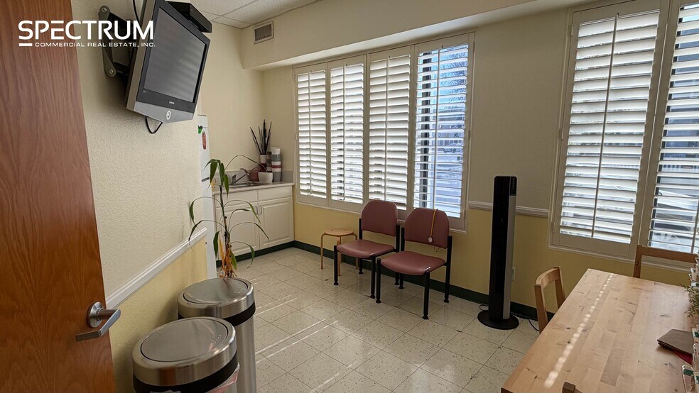 More Photos Of 22621 Lyons Ave, Santa Clarita Medical For Sale