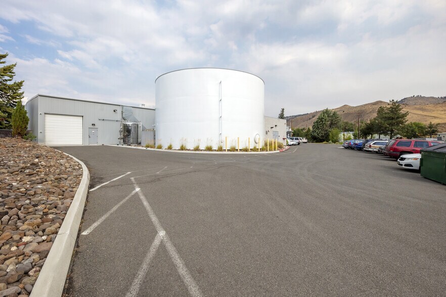 More Photos Of 2 Eric Cir, Verdi Warehouse For Sale