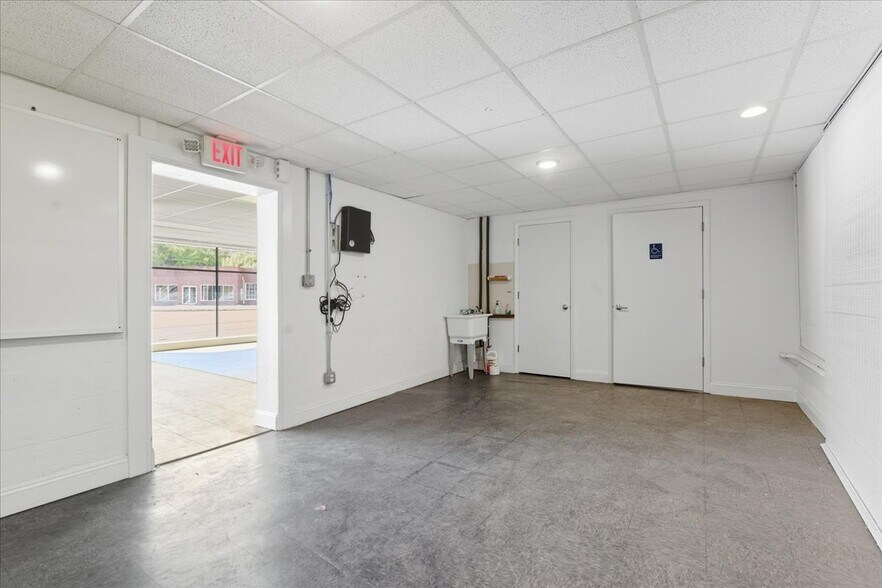 More Photos Of 778 Westover Dr, Danville Showroom For Sale