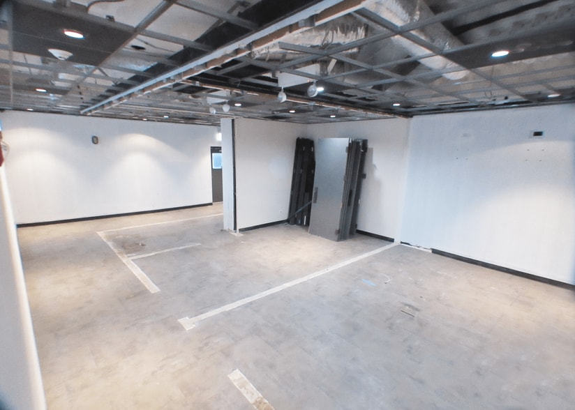 More Photos Of 158 W Erie St, Chicago Office For Sale