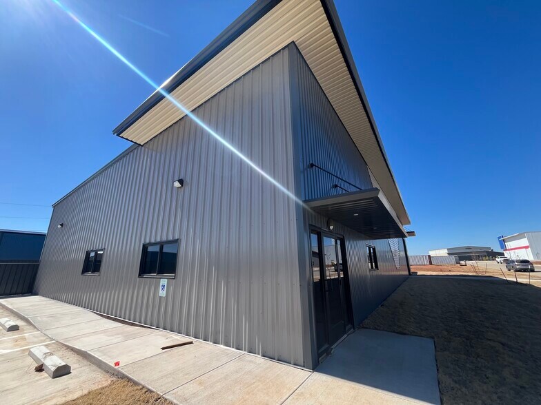 More Photos Of 616 NW 125th st, Oklahoma City Warehouse For Lease
