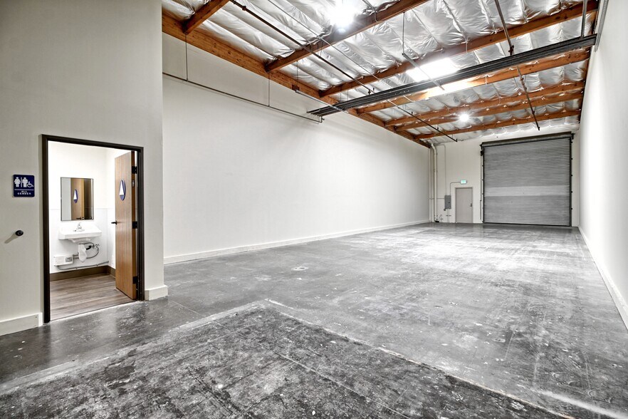 More Photos Of 1891 Goodyear Ave, Ventura Manufacturing For Lease