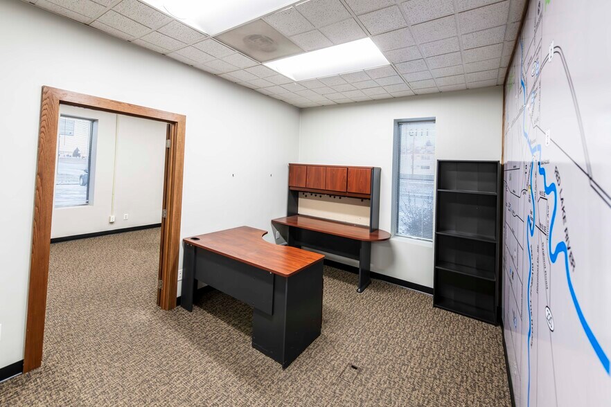 More Photos Of 1119 N 42nd St, Grand Forks Office For Lease