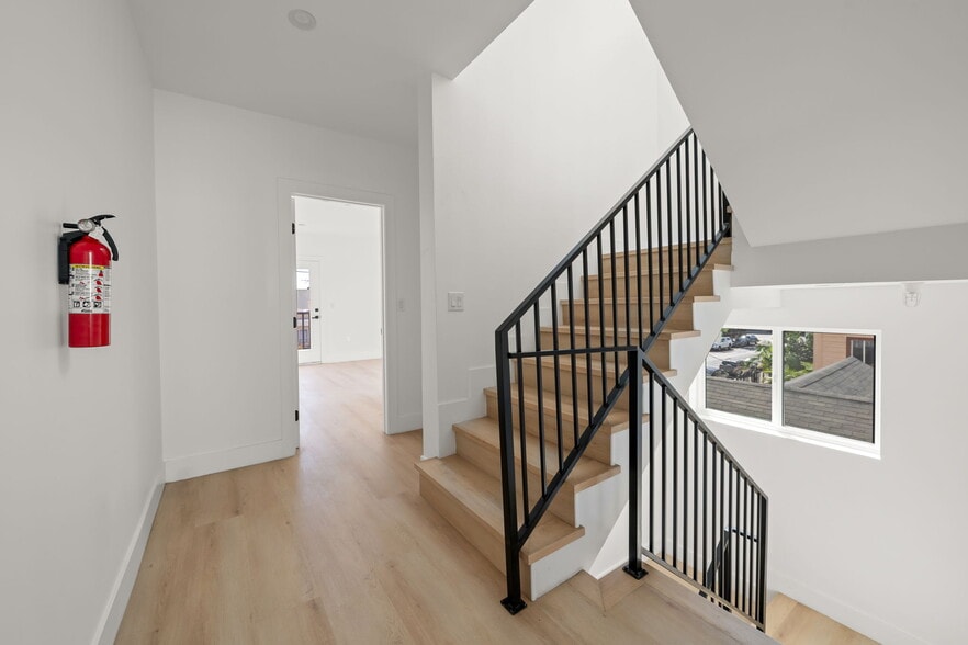 More Photos Of 1933 Magnolia Ave, Los Angeles Apartments For Sale