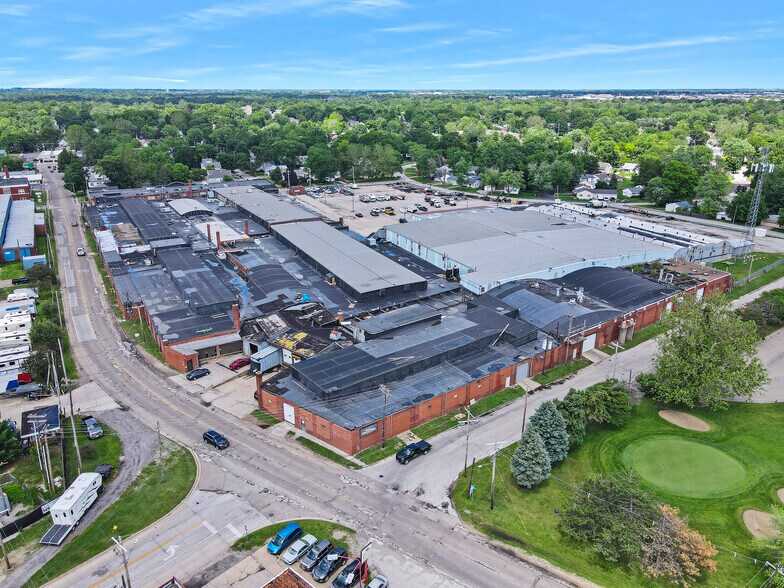 More Photos Of 1201 Bell St, Bloomington Warehouse For Lease