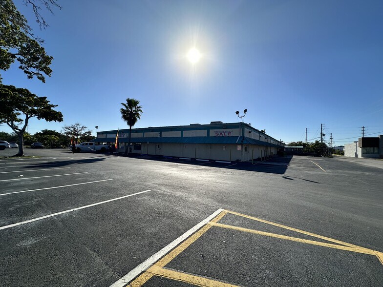 More Photos Of 1883 NW 38th Ave, Lauderhill Light Distribution For Sale