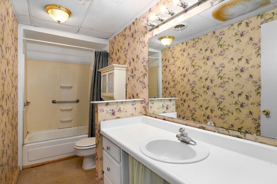 More Photos Of 1642 W Inman Rd, Nixa Office Residential For Sale