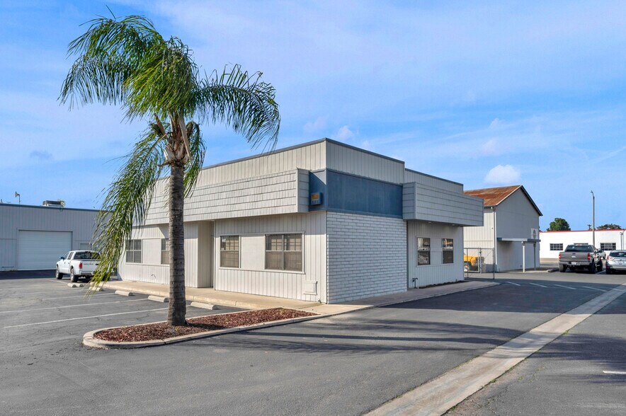 More Photos Of 441 N M St, Tulare Office For Lease