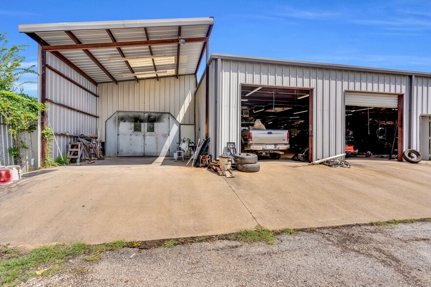 More Photos Of 475 W Commerce St, Fairfield Auto Salvage Facility For Sale