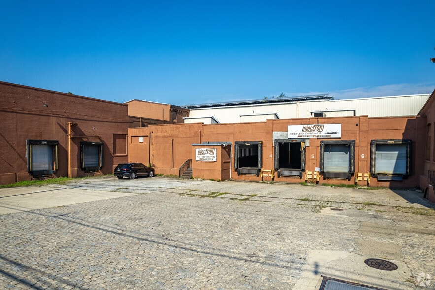 More Photos Of 1000 S 2nd St, Plainfield Warehouse For Lease