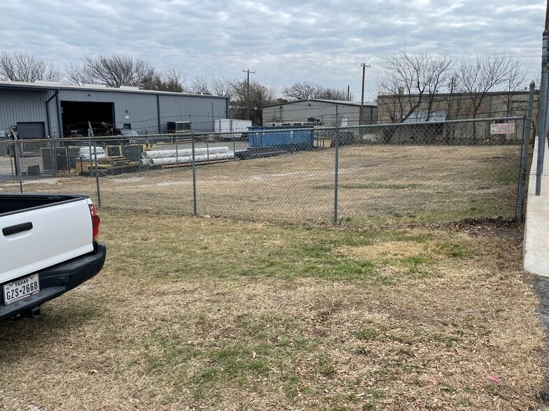More Photos Of 3013-3017 Ramona Dr, Fort Worth Warehouse For Lease