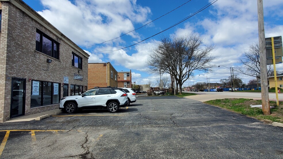 More Photos Of 1346 W Irving Park Rd, Bensenville Storefront Retail Residential For Sale