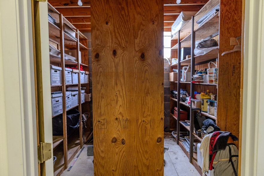 More Photos Of 710 N Walnut St, Fairmont General Retail For Sale