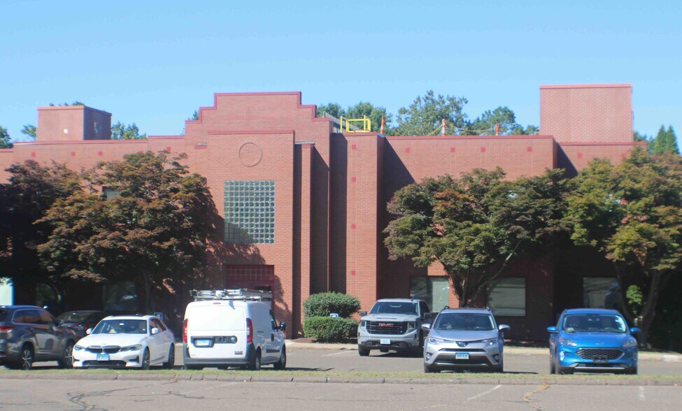 More Photos Of 1501 E Main St, Meriden Office For Lease