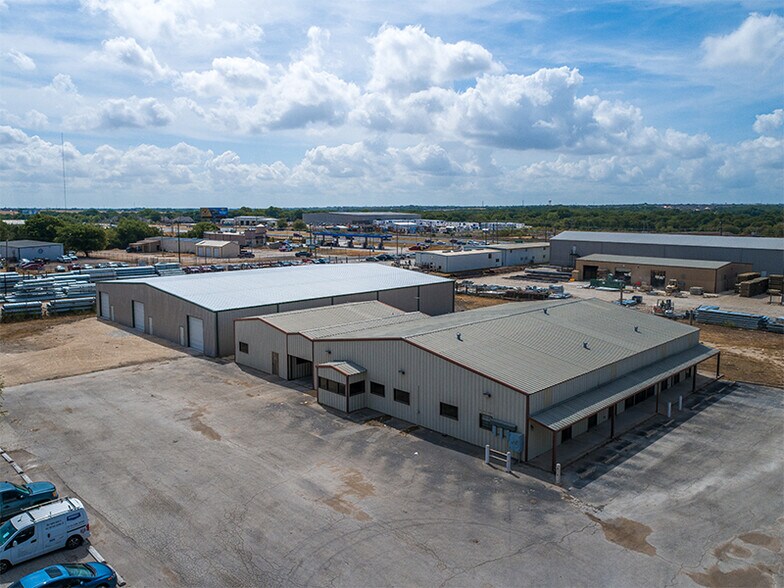 More Photos Of 108 McNutt Rd, Hutto Warehouse For Lease