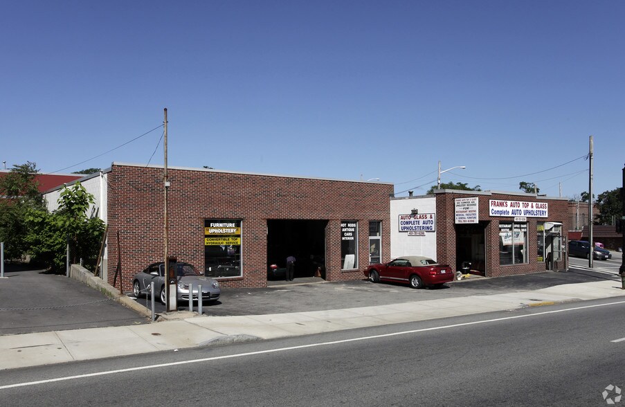 More Photos Of 883-885 Elmwood Ave, Providence Auto Repair For Sale