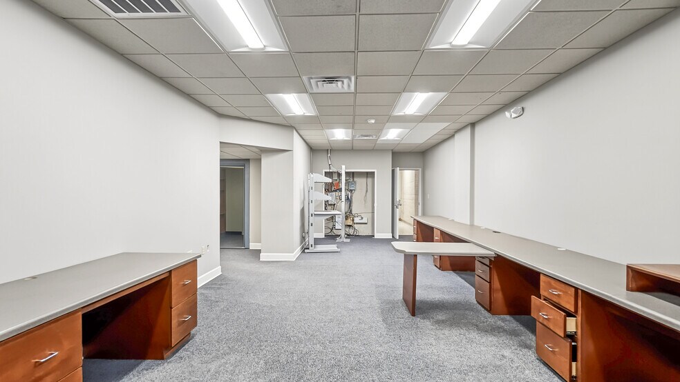 More Photos Of 112 N Jefferson St, Athens Bank For Lease