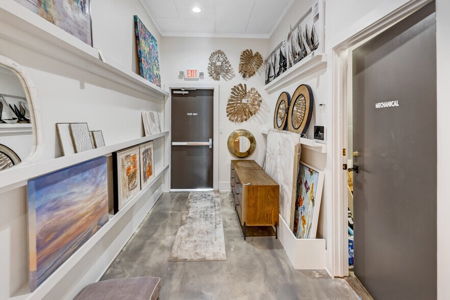 More Photos Of 12870 US Hwy 98, Miramar Beach Showroom For Sale