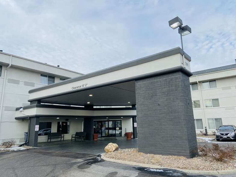 More Photos Of 1301 W Bond Cir, Lincoln Hotel For Sale