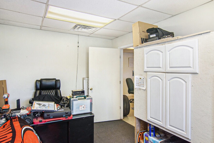 More Photos Of 650 S Plasterbed Rd, Port Clinton Auto Repair For Sale