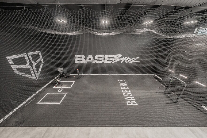 More Photos Of 13053 Harmon Rd, Fort Worth Warehouse For Sale