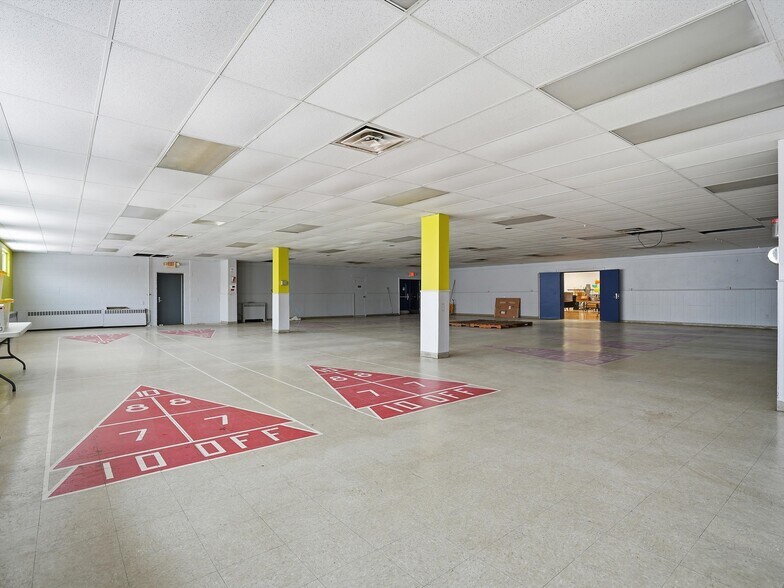 More Photos Of 5640 Williams Lake Rd, Waterford Township Light Manufacturing For Sale