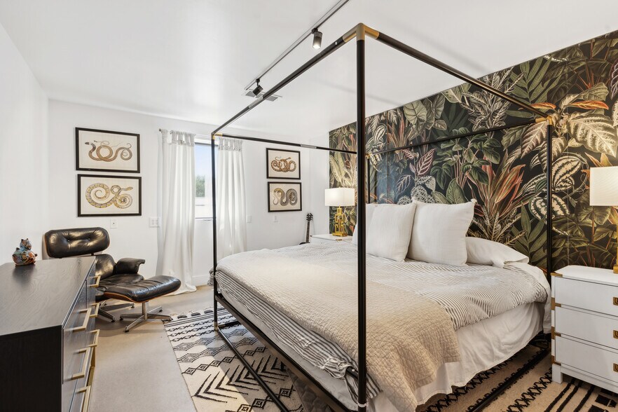 More Photos Of 3514 Easy St, Dallas Flex For Sale