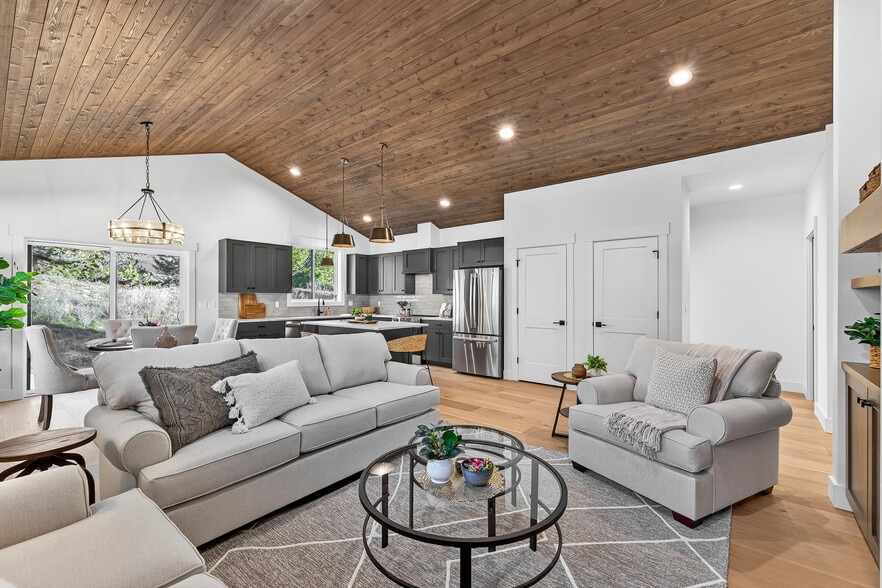 More Photos Of 101, 103, 105 Bighorn Court, Mccall Specialty For Sale