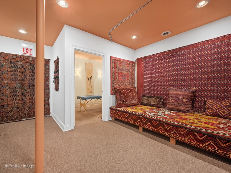 More Photos Of 4856 N Damen, Chicago Storefront Retail Office For Sale