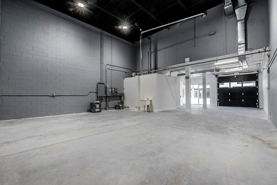 More Photos Of 587 Hanlon Creek Blvd, Guelph Showroom For Sale