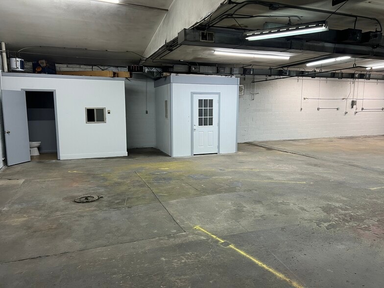 More Photos Of 69 Bagwell Mill Rd, Arden Warehouse For Lease