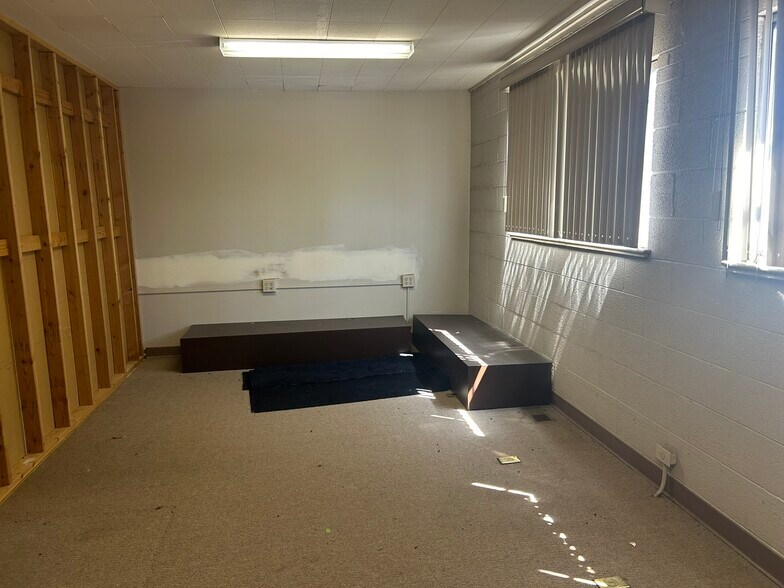 More Photos Of 420 S Federal Blvd, Denver Office For Sale