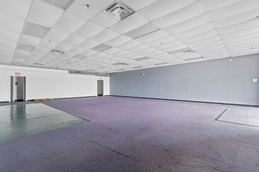 More Photos Of 480 Nelson Blvd, Kingstree Department Store For Sale