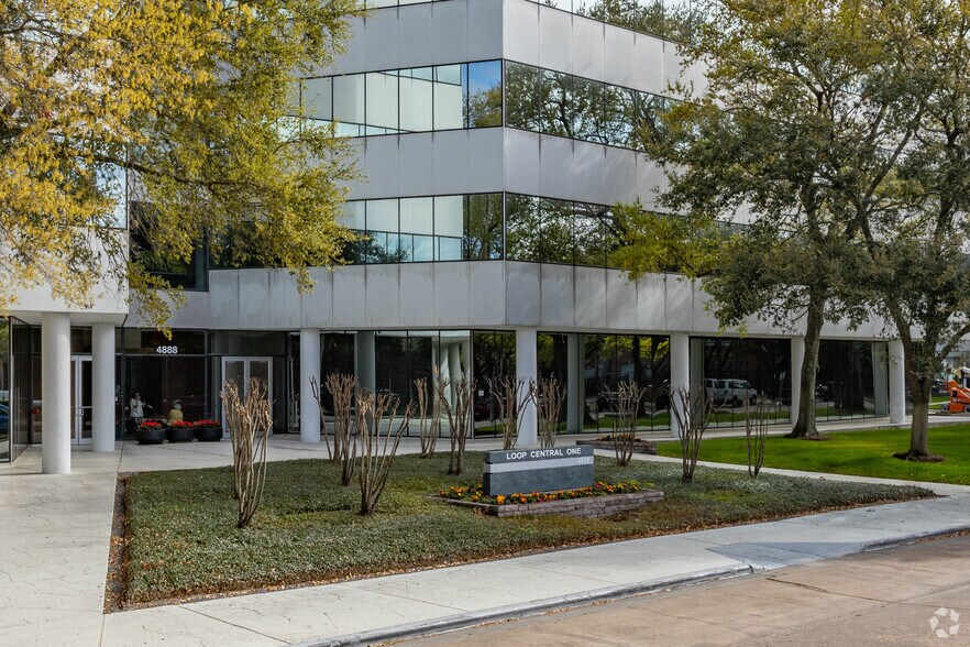 More Photos Of 4888 Loop Central Dr, Houston Office For Lease