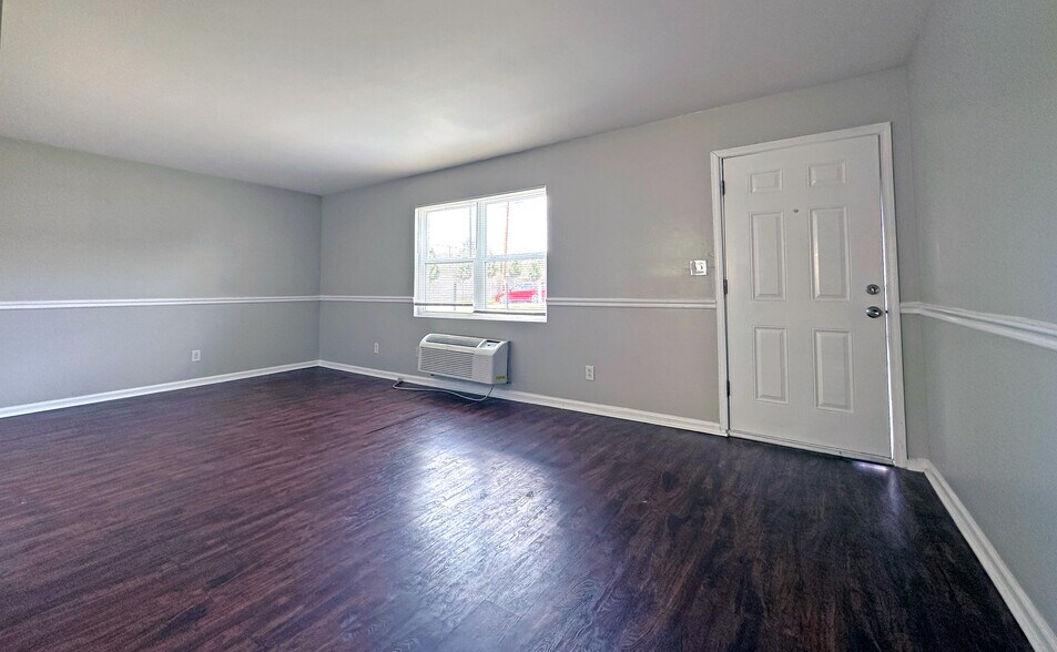 More Photos Of 969 Forest Ave, Forest Park Apartments For Sale