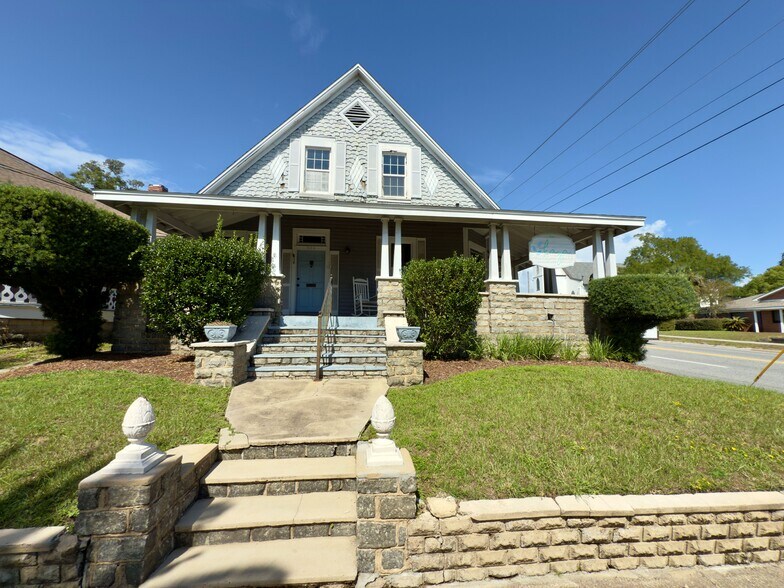 More Photos Of 824 E La Rua St, Pensacola Freestanding For Sale