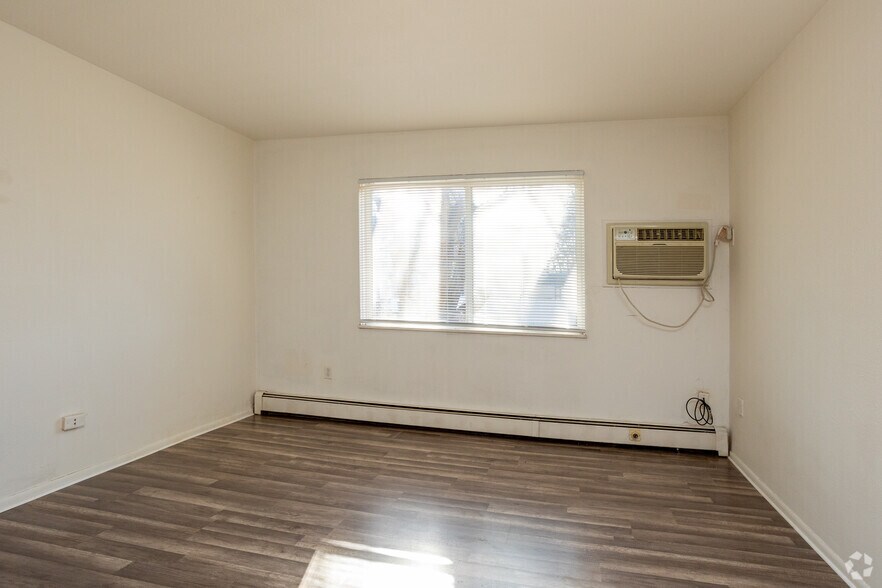 More Photos Of 2010 Arlington Ave, Toledo Apartments For Sale