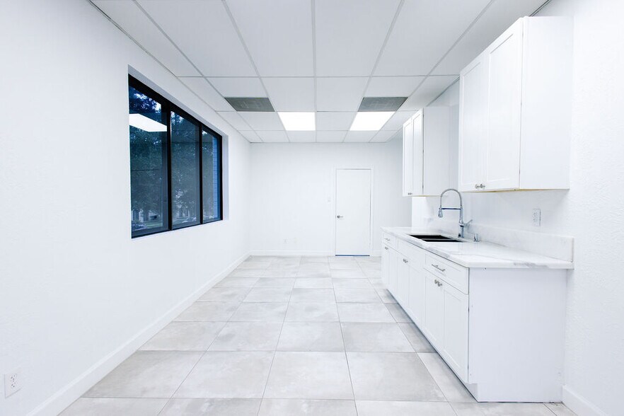 More Photos Of 8225 Westglen Dr, Houston Office For Sale