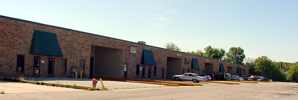 More Photos Of 12330-12358 S Latrobe Ave, Alsip Warehouse For Lease