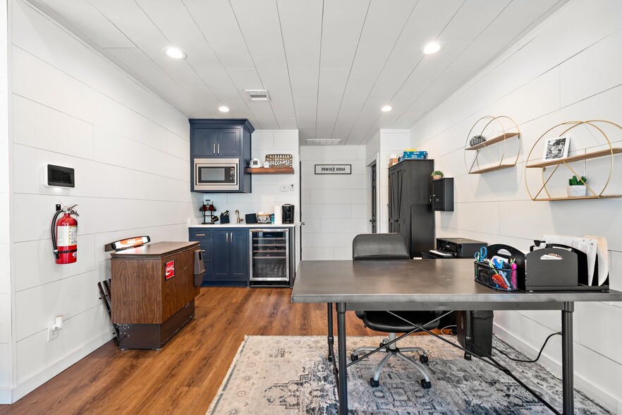 More Photos Of 3306 W Waco Dr, Waco Office Residential For Sale