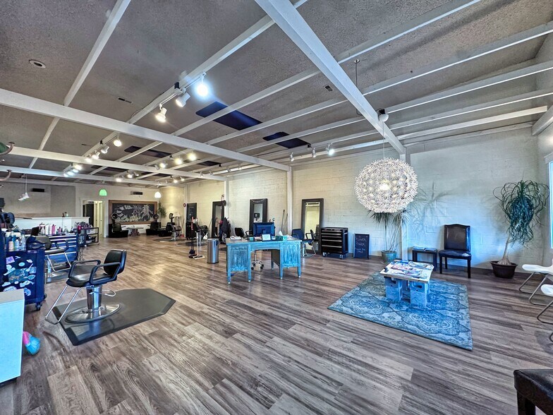 More Photos Of 217 Main St, Grand Coulee Flex For Sale