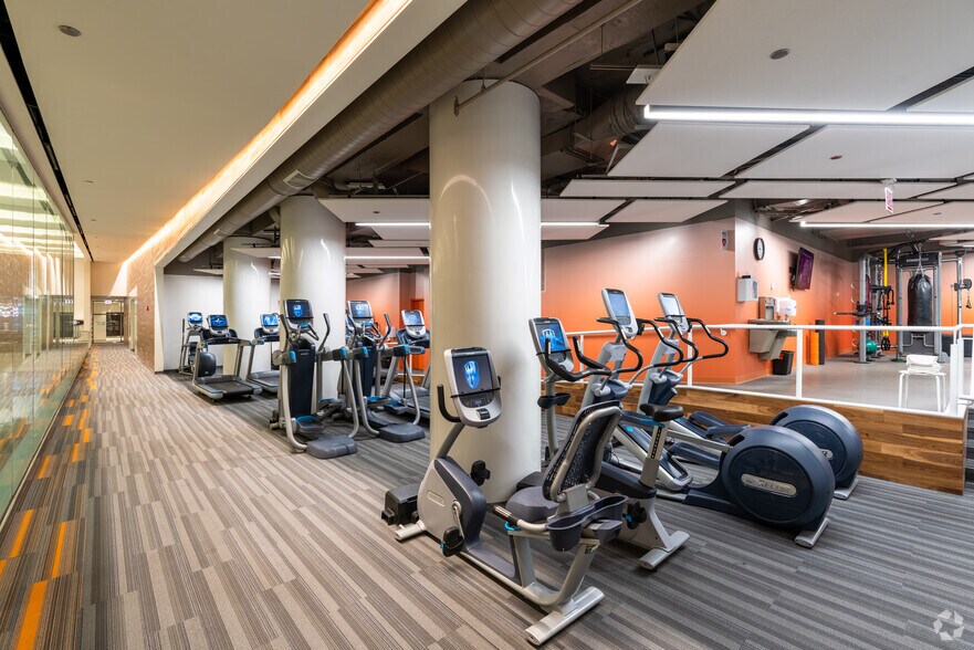 More Photos Of 203 N LaSalle St, Chicago Office For Lease