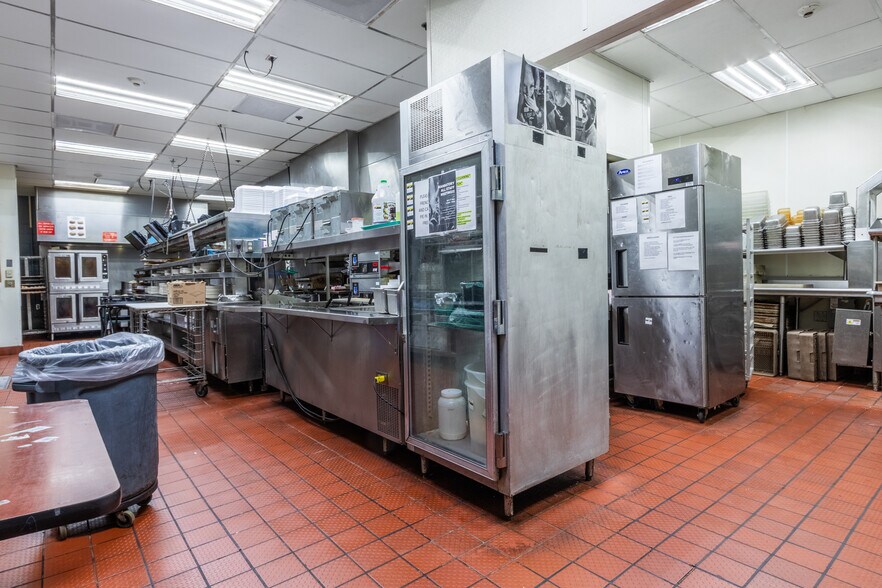 More Photos Of 5075 Crookshank Rd, Cincinnati Restaurant For Sale